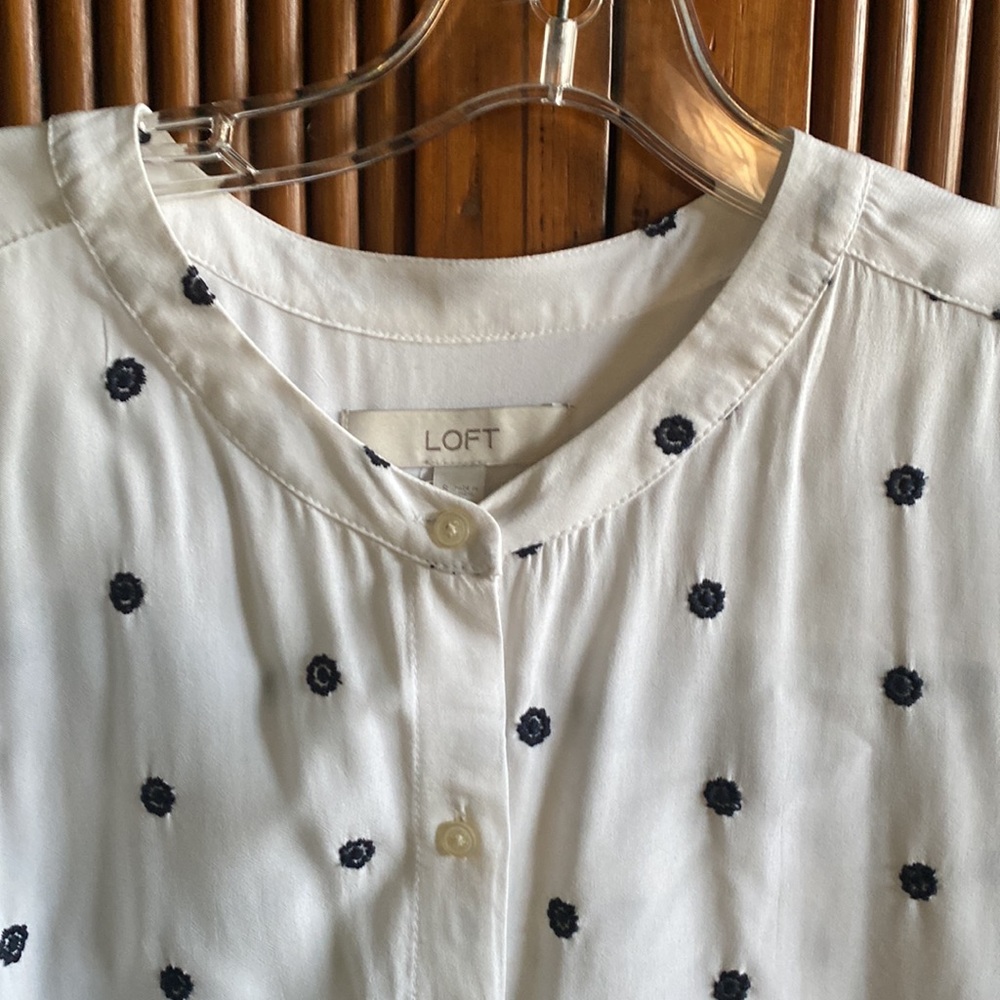 Women’s Loft Capped Sleeved Blouse - Picture 3 of 12
